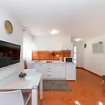 Apartmani Valentina Apartment *
