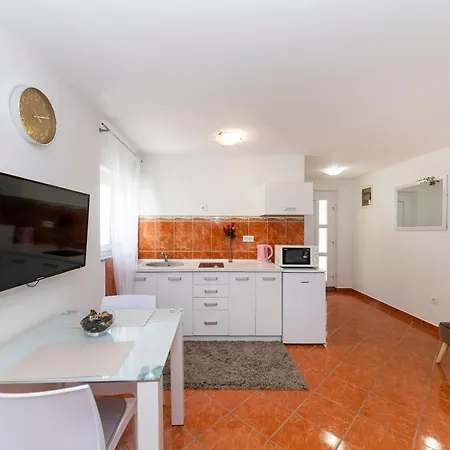 Apartmani Valentina Apartment *